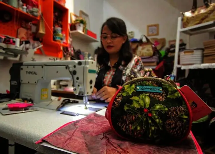 Potret Produksi Tas Ecoprint Rumahan di Karang Tengah Tembus Malaysia