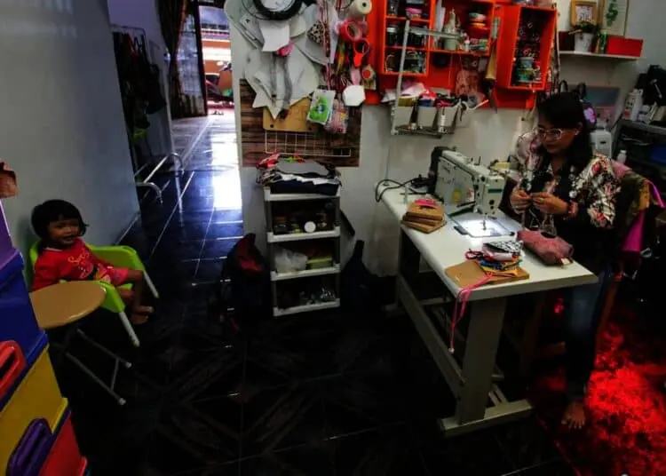 Potret Produksi Tas Ecoprint Rumahan di Karang Tengah Tembus Malaysia