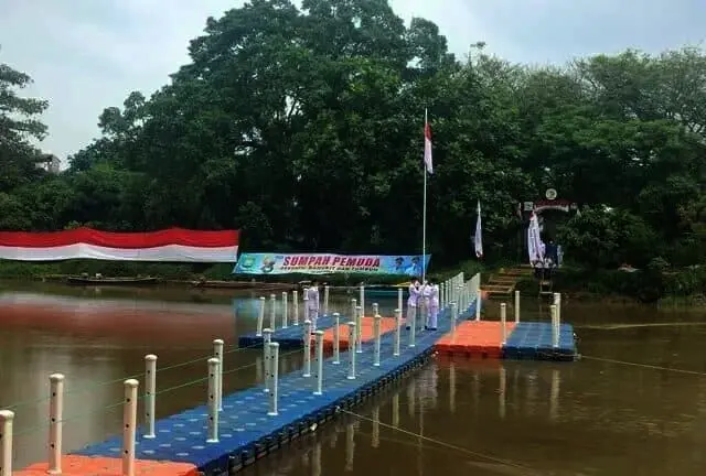 Hari Sumpah Pemuda di Kota Tangerang, Bendera Merah Putih Berkibar di Tengah Sungai Cisadane