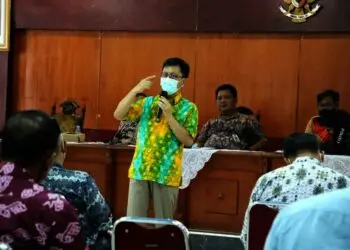 Kepala Dinkes Kabupaten Serang, Agus Sukmayadi, sampaikan sambutan rencana vaksinasi di desa yang akan menggelar Pilkades. (ISTIMEWA)