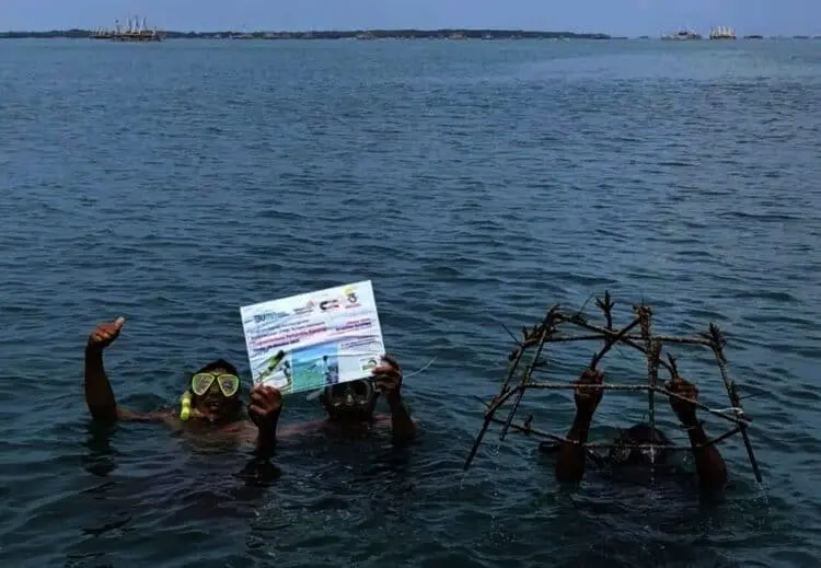 Gandeng Komunitas Anak Pantai Cipanon, F-PTK Banten Tanam Puluhan Terumbu Karang di Pulau Liwungan