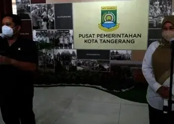 Kunker ke Kota Tangerang, Bupati Pandeglang Diberi Hibah Aplikasi