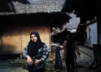 Patut Ditiru, Kelompok Mahasiswa Lebak Ini Bersihkan Sampah di Lingkungan Masyarakat Baduy
