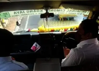 Ketika Wali Kota Tangerang Menjadi “Sopir Angkot”, Begini Reaksi Penumpang