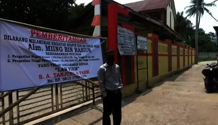 Ganti Rugi Tak Dibayar, Ahli Waris Segel SD Kiara Payung