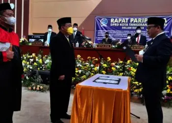 Robert Usman Dilantik Jadi Anggota DPRD Tangsel