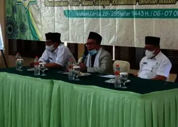 SAMBUTAN–Ketua MUI Kabupaten Pandeglang, KH. Tb Hamdi Ma'ani, sedang memberikan sambutan sebelum demisioner di periode pertamanya, pada acar Musda X MUI Pandeglang, beberap waktu lalu. (DOKUMEN/SATELITNEWS.ID)