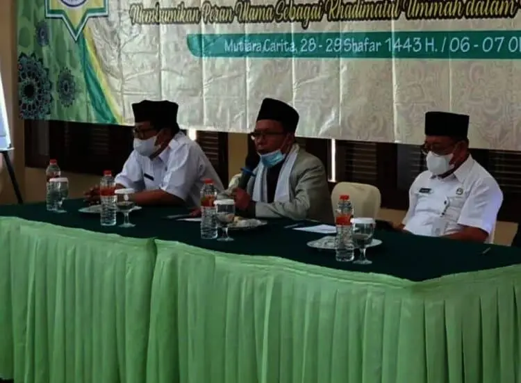 SAMBUTAN–Ketua MUI Kabupaten Pandeglang, KH. Tb Hamdi Ma'ani, sedang memberikan sambutan sebelum demisioner di periode pertamanya, pada acar Musda X MUI Pandeglang, beberap waktu lalu. (DOKUMEN/SATELITNEWS.ID)