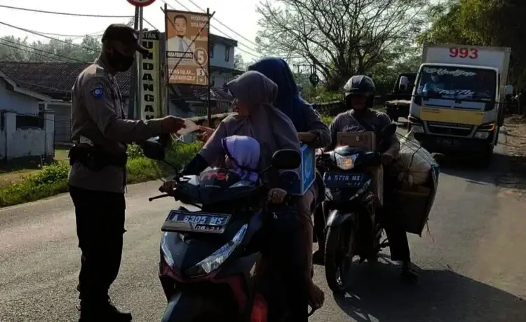Cegah Paparan Covid-19, Personel Polsek Cikeusik dan Labuan Gelar Operasi Yustisi