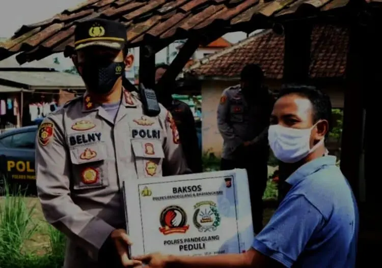 Peduli Disabilitas, Kapolres Pandeglang Salurkan Bantuan Sembako