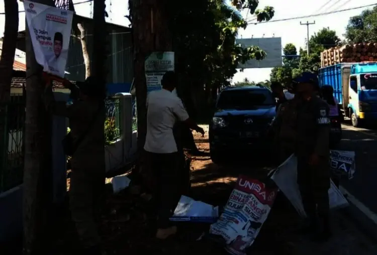 Langgar Aturan, Spanduk Liar Ditertibkan Satpol PP Pandeglang