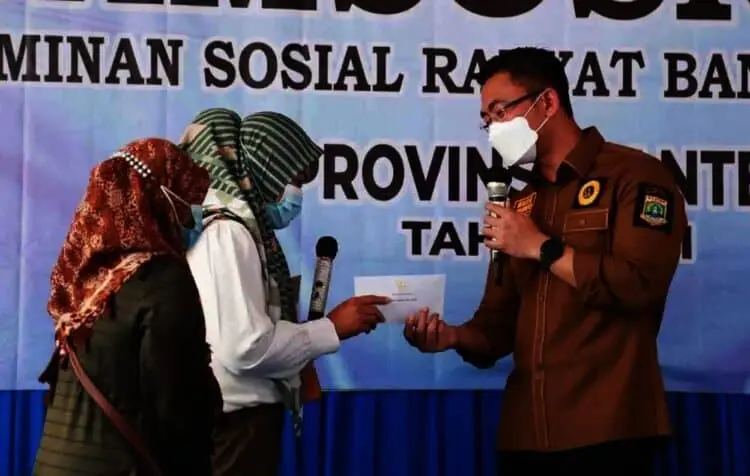 Pemprov Banten Bagikan Dana Jamsosratu Rp50 Miliar