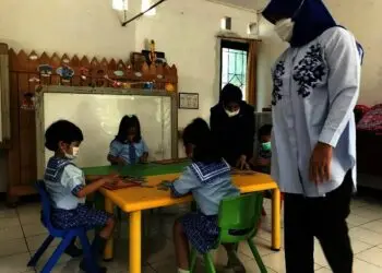 Polisi Beri Konseling 50 Anak Terdampak Covid-19 di Cisoka