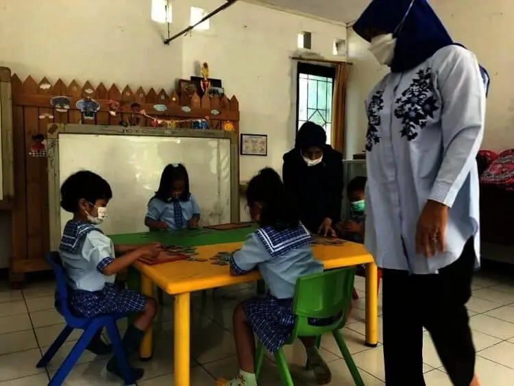 Polisi Beri Konseling 50 Anak Terdampak Covid-19 di Cisoka
