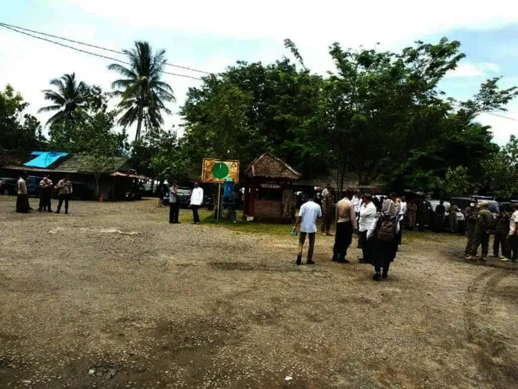 Dongkrak PAD, Kawasan Wisata Pantai Karangsari Carita Diswastanisasi