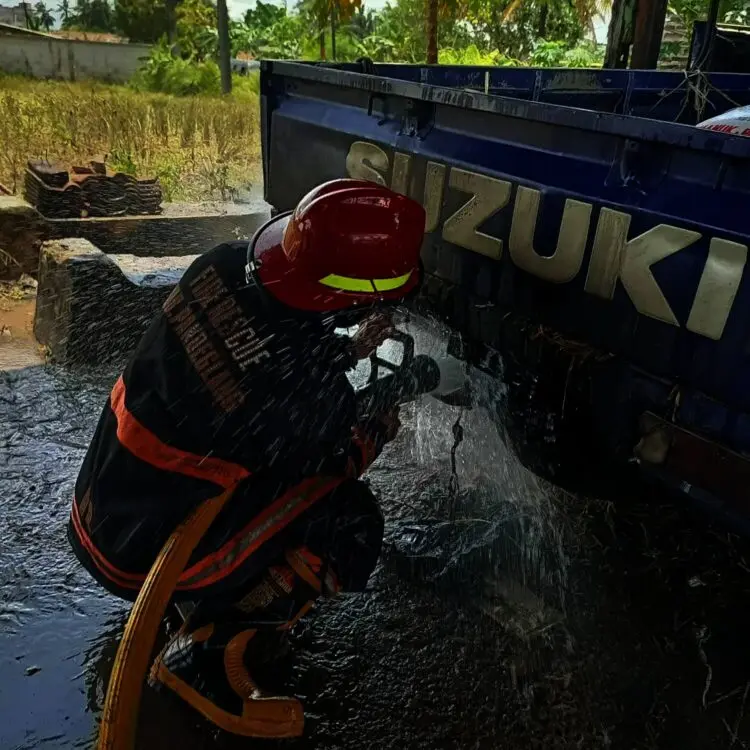 Sedang Diperbaiki, Mobil Pick Up di Pandeglang Malah Terbakar
