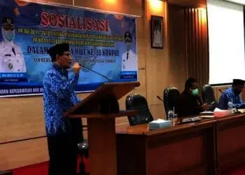 SOSIALISASI–Pj Sekda Pandeglang, Taufik Hidayat, menyampaikan sambutan dihadapan para ASN di lingkungan Pemkab Pandeglang, sekaligus membuka acara Sosialisasi Peraturan Pemerintah Nomor 94 Tahun 2021, tentang Disiplin ASN dan Peraturan Pemerintah Nomor 30 Tahun 2019, tentang Penilaian Kinerja ASN, di Oproom Sekretariat Daerah (Setda) Pandeglang, Selasa (16/11/2021). (ISTIMEWA)