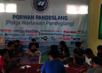 RAPAT–Panitia dan pengurus Porwan Pandeglang, menggelar rapat persiapan FGD, di Sekretariat Porwan Pandeglang, beberapa waktu lalu. (DOKUMEN)