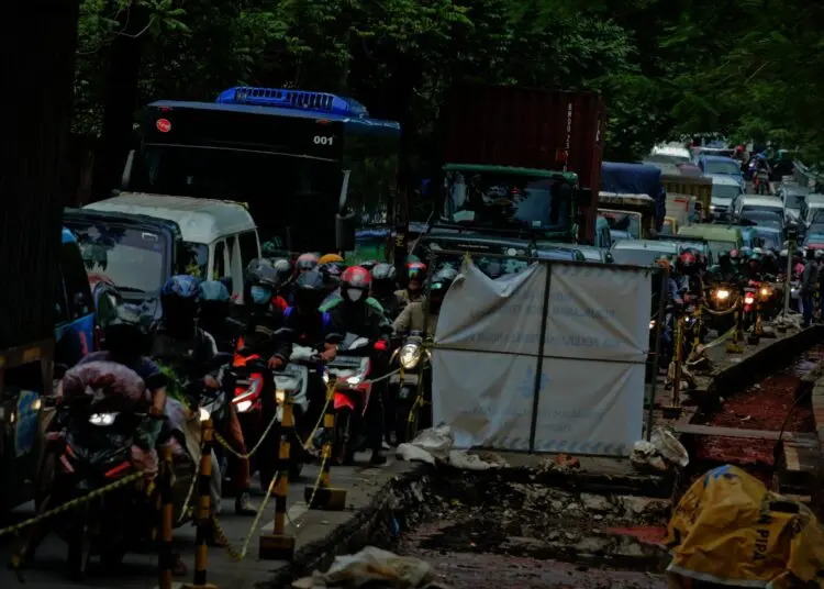 Potret Kemacetan di Jalan Imam Bonjol Gara-gara Pengerjaan Pipa PDAM