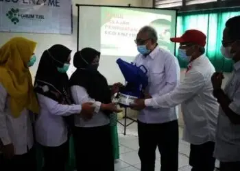PT Jasa Marga Kunciran Cengkareng Berikan Bantuan Eco Enzim