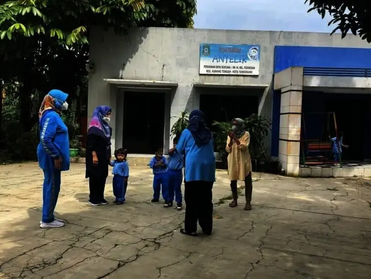 Tak Bisa Sewa Gedung Posyandu, PAUD Anyelir Belajar di Luar