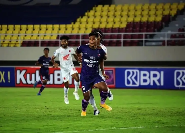 Tak Gentar Lawan Pemuncak Klasemen