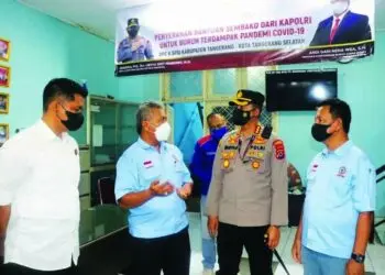 Polresta Tangerang Berikan 500 Paket Sembako kepada Buruh