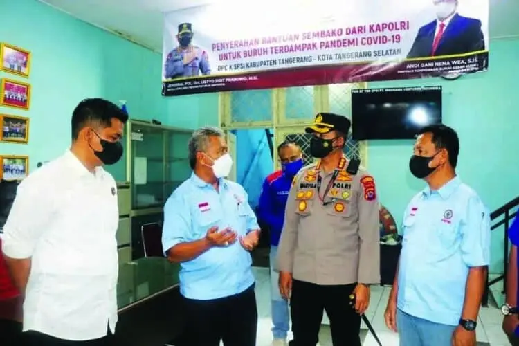 Polresta Tangerang Berikan 500 Paket Sembako kepada Buruh