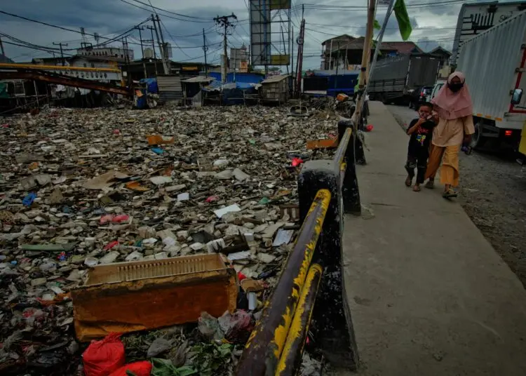 Potret Tumpukan Sampah di Kali Prancis Dadap, Kosambi