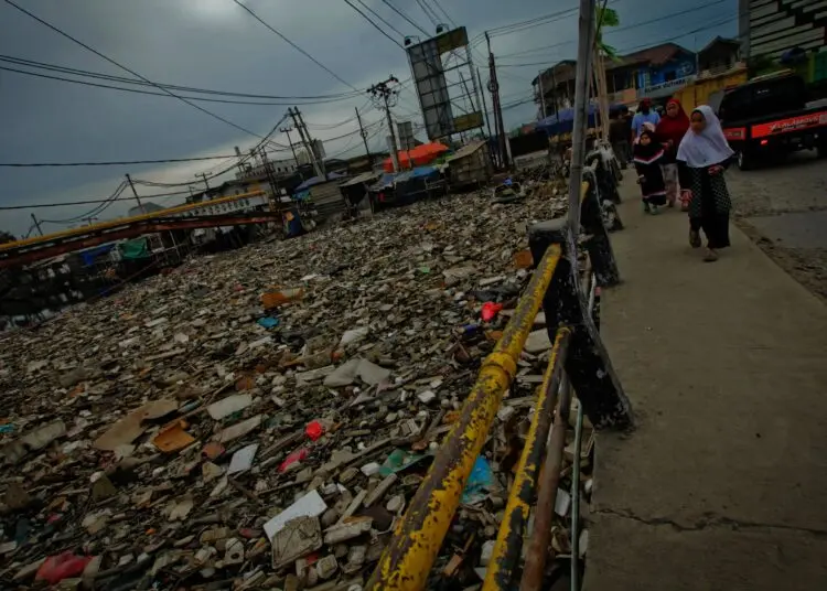 Potret Tumpukan Sampah di Kali Prancis Dadap, Kosambi