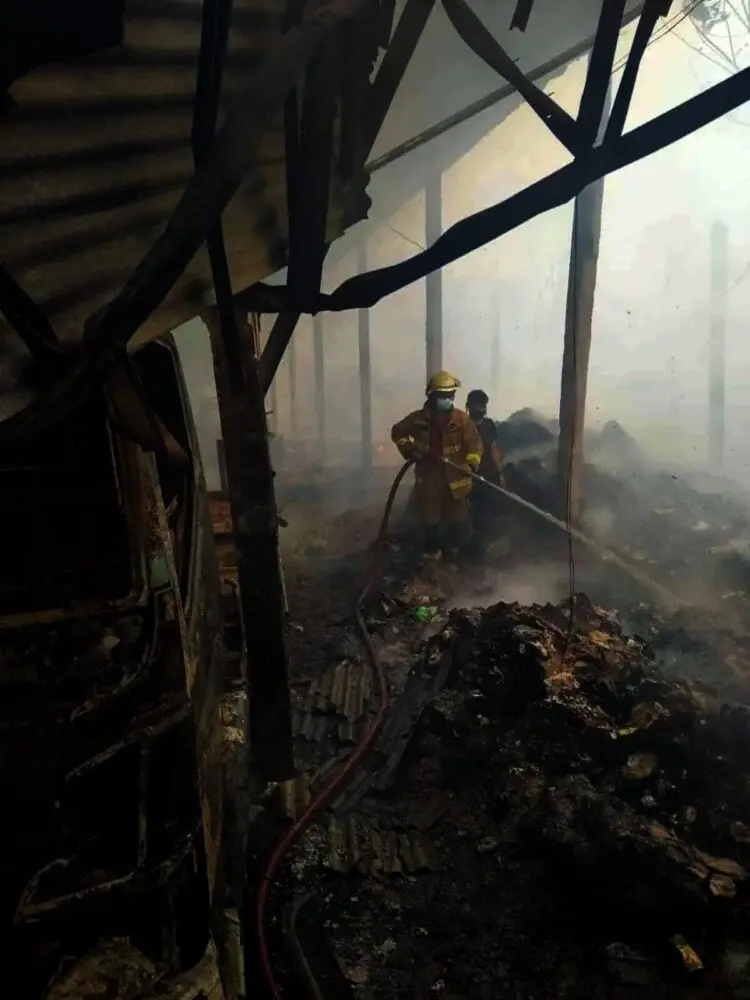 Lapak Limbah Terbakar di Rajeg, Pemilik Rugi Rp450 Juta