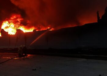 Dua Gudang Korek Api Terbakar, Karyawan Kabur Lewat Jendela