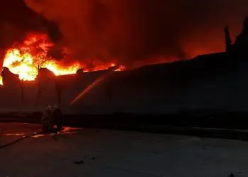 Dua Gudang Korek Api Terbakar, Karyawan Kabur Lewat Jendela