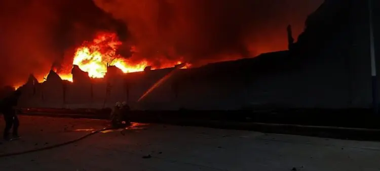 Dua Gudang Korek Api Terbakar, Karyawan Kabur Lewat Jendela