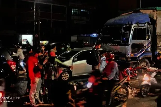 10 Kendaraan Tabrakan Beruntun di Ciputat