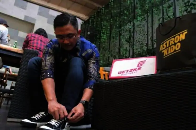 Wagub Andika Promosikan Sepatu Produksi Pelaku Ekonomi Kreatif Kota Serang di ICCF 2021