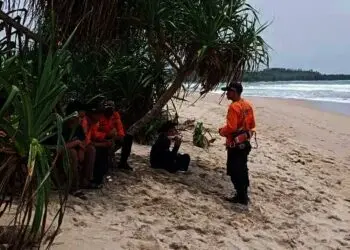 Terseret Ombak di Sawarna, Seorang Wisatawan Asal Bekasi Dinyatakan Hilang