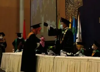 Gelar Wisuda, Lulusan Unis Dituntut Mampu Beradaptasi di Tengah Masyarakat