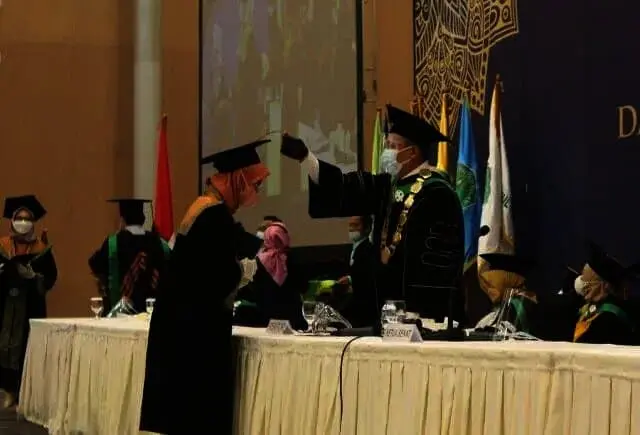 Gelar Wisuda, Lulusan Unis Dituntut Mampu Beradaptasi di Tengah Masyarakat