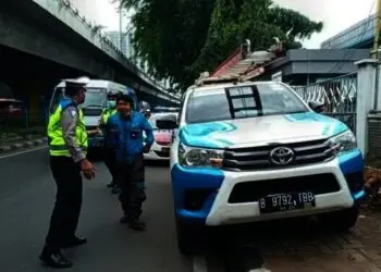 Viral Trotoar Jadi Parkir Mobil PLN di Kota Tangerang, Polisi Turun Tangan
