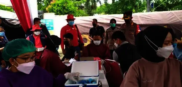 Vaksinasi oleh BIN Daerah Banten dan Polrestro Tangerang Kota untuk Percepat Pemulihan Ekonomi