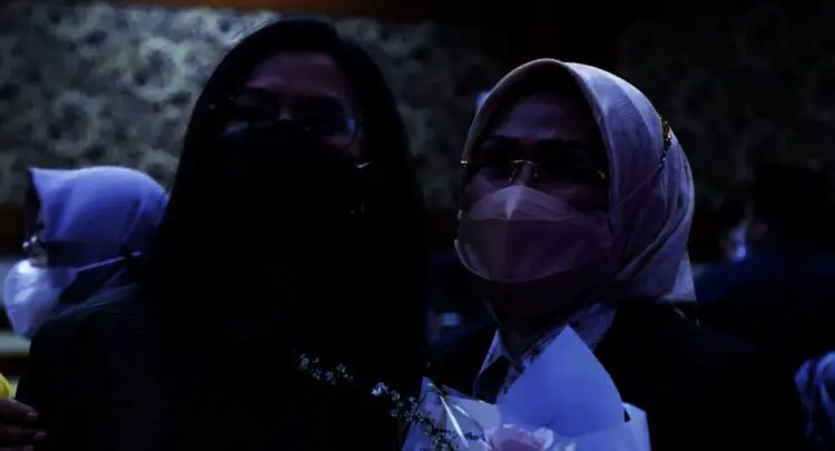 Suasana Haru Usai Paripurna, Bupati Tatu Dapat Kejutan di Hari Ibu