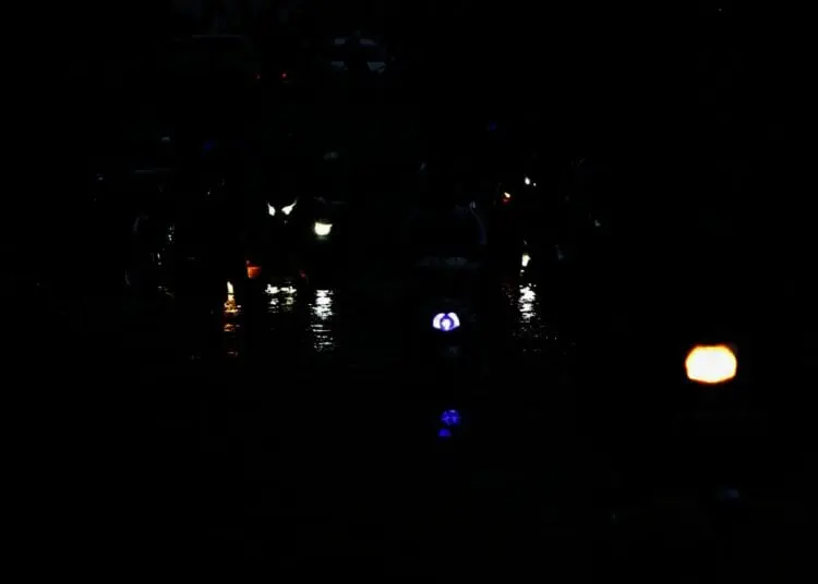 Foto Banjir di Jalan Pasar Kemis Akibat Luapan Kali