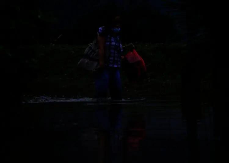 Foto Banjir di Jalan Pasar Kemis Akibat Luapan Kali