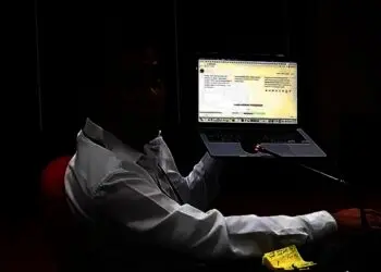 Pemuda Nekat Lawan Petugas Pakai Golok