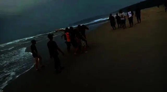 Digulung Ombak di Pantai Sawarna, Wisatawan Asal Bogor Ini Berhasil Diselamatkan Digulung Ombak di Pantai Sawarna, Wisatawan Asal Bogor Ini Berhasil Diselamatkan