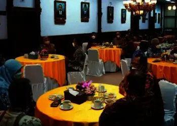 Bupati Pandeglang, Irna Narulita, bersama jajarannya sedang melakukan pertemuan dengan Pemkab Batang, Jawa Tengah, Jumat (17/12/2021). (ISTIMEWA)
