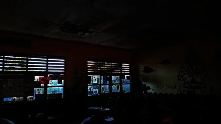 Atap Gedung SDN Karangharja 2 Jebol, Tetap Dipakai Belajar