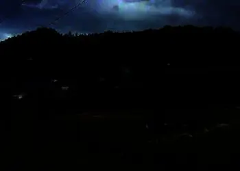 Pemasangan Baja, Jembatan Akses Menuju Negeri di Atas Awan Lebak Ditutup Sementara