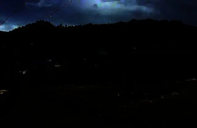 Pemasangan Baja, Jembatan Akses Menuju Negeri di Atas Awan Lebak Ditutup Sementara